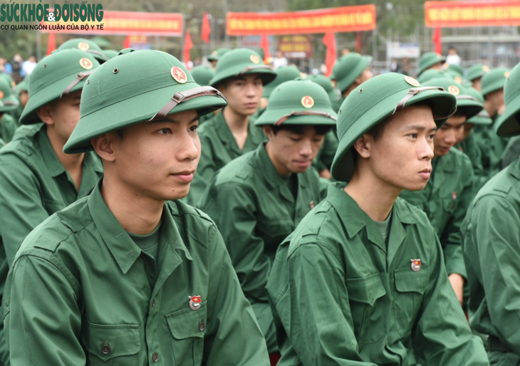 Nghệ An: Tân binh háo hức lên đường nhập ngũ - Ảnh 2. Nghệ An: Tân binh háo hức lên đường nhập ngũ - Ảnh 2.
