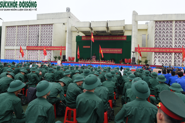 Nghệ An: Tân binh háo hức lên đường nhập ngũ - Ảnh 3. Nghệ An: Tân binh háo hức lên đường nhập ngũ - Ảnh 3.