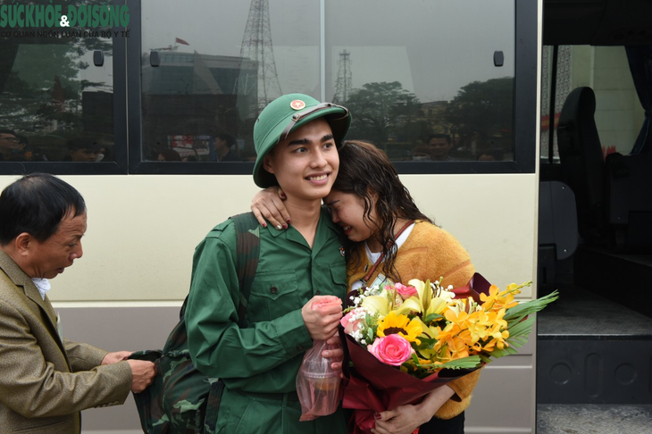Nghệ An: Tân binh háo hức lên đường nhập ngũ - Ảnh 6. Nghệ An: Tân binh háo hức lên đường nhập ngũ - Ảnh 6.
