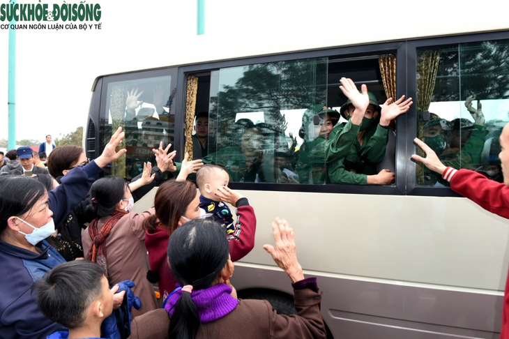 Nghệ An: Tân binh háo hức lên đường nhập ngũ - Ảnh 7. Nghệ An: Tân binh háo hức lên đường nhập ngũ - Ảnh 7.