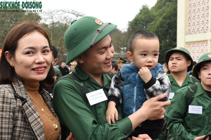 Nghệ An: Tân binh háo hức lên đường nhập ngũ - Ảnh 8. Nghệ An: Tân binh háo hức lên đường nhập ngũ - Ảnh 8.