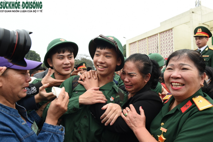 Nghệ An: Tân binh háo hức lên đường nhập ngũ - Ảnh 9. Nghệ An: Tân binh háo hức lên đường nhập ngũ - Ảnh 9.
