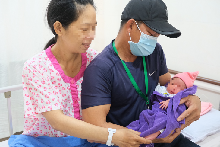 TP.HCM: Thai nhi "chui" ra ổ bụng do vỡ tử cung - Ảnh 2. TP.HCM: Thai nhi "chui" ra ổ bụng do vỡ tử cung - Ảnh 2.