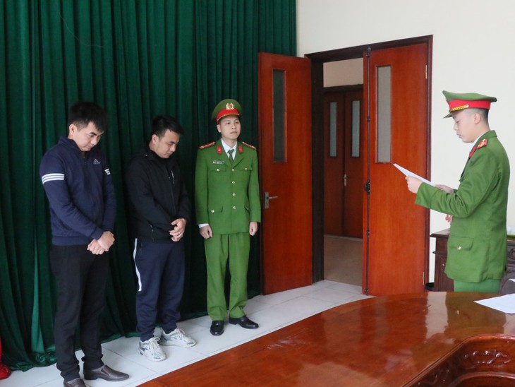 Khởi tố 2 đối tượng mua bán thông tin cá nhân, thu lợi hàng trăm triệu đồng
- Ảnh 2. Khởi tố 2 đối tượng mua bán thông tin cá nhân, thu lợi hàng trăm triệu đồng
- Ảnh 2.