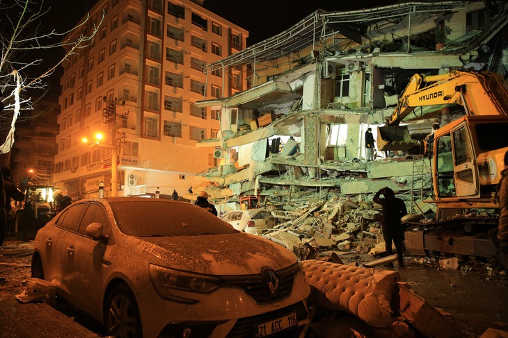 Thảm họa động đất Thổ Nhĩ Kỳ và Syria: số nạn nhân thiệt mạng đã vượt hơn 4.300 người - Ảnh 2. Thảm họa động đất Thổ Nhĩ Kỳ và Syria: số nạn nhân thiệt mạng đã vượt hơn 4.300 người - Ảnh 2.