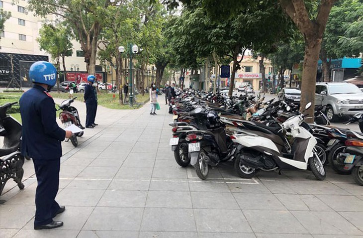 Hà Nội mở chiến dịch tổng kiểm tra vi phạm trông giữ ô tô, xe máy - Ảnh 1. Hà Nội mở chiến dịch tổng kiểm tra vi phạm trông giữ ô tô, xe máy - Ảnh 1.