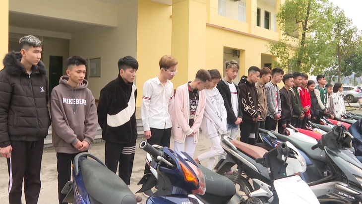 Nhóm nam nữ Phú Thọ dồn đánh những người đi xe máy đầu biển số 88 để trả thù - Ảnh 1. Nhóm nam nữ Phú Thọ dồn đánh những người đi xe máy đầu biển số 88 để trả thù - Ảnh 1.