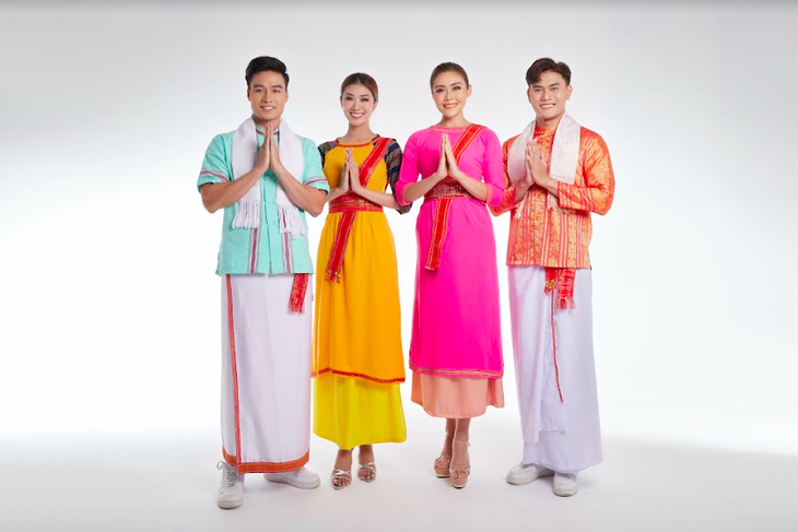 Bộ tứ đại sứ Hoa hậu và Nam vương siêu mẫu thể hình thế giới 2023 đa sắc trong trang phục Chăm  - Ảnh 1.