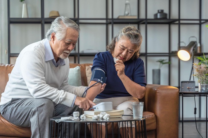 Nỗ lực "làm chậm đồng hồ thời gian của cha mẹ" - Ảnh 1. Nỗ lực "làm chậm đồng hồ thời gian của cha mẹ" - Ảnh 1.