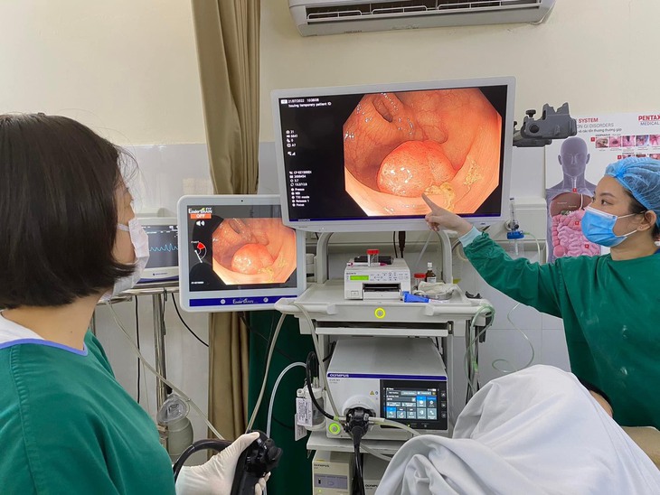 Xử trí đúng khi hóc dị vật đường tiêu hóa - Ảnh 1.