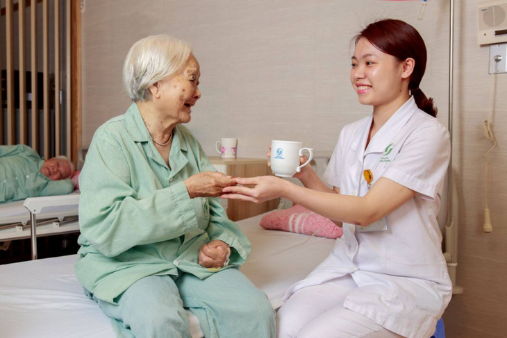 Khi chăm người ốm tại nhà, bạn nên tự quy định giờ giấc cụ thể và tuân thủ nghiêm ngặt theo quy định đó. Khi chăm người ốm tại nhà, bạn nên tự quy định giờ giấc cụ thể và tuân thủ nghiêm ngặt theo quy định đó.