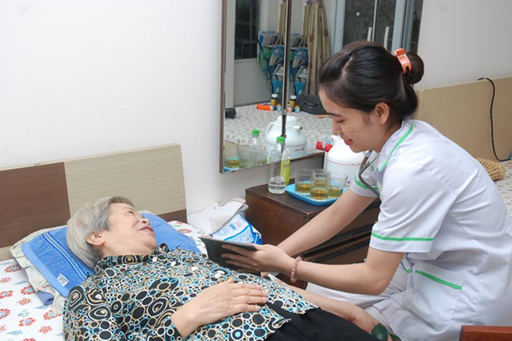 Người bệnh rất cần được nghỉ ngơi nên phải chọn chỗ yên tĩnh, bảo đảm thoáng mát về mùa hè, ấm về mùa đông. Người bệnh rất cần được nghỉ ngơi nên phải chọn chỗ yên tĩnh, bảo đảm thoáng mát về mùa hè, ấm về mùa đông.