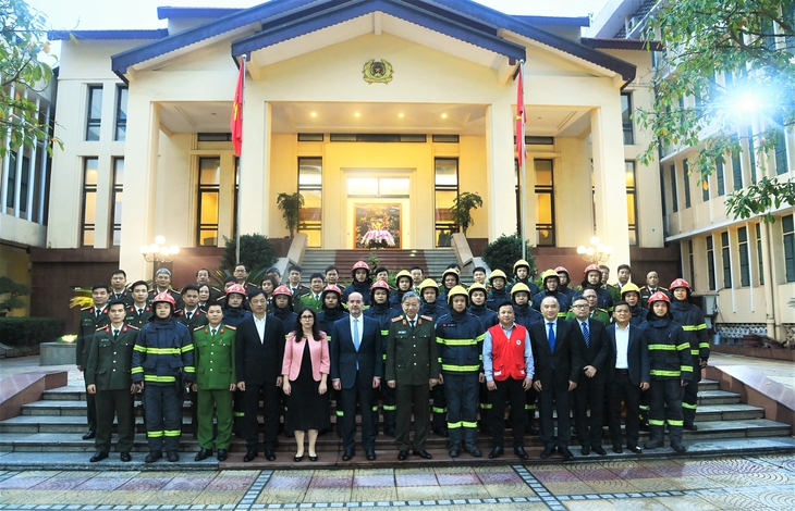 Bộ Công an đưa 24 cán bộ tinh nhuệ sang Thổ Nhĩ Kỳ cứu hộ động đất - Ảnh 1.
