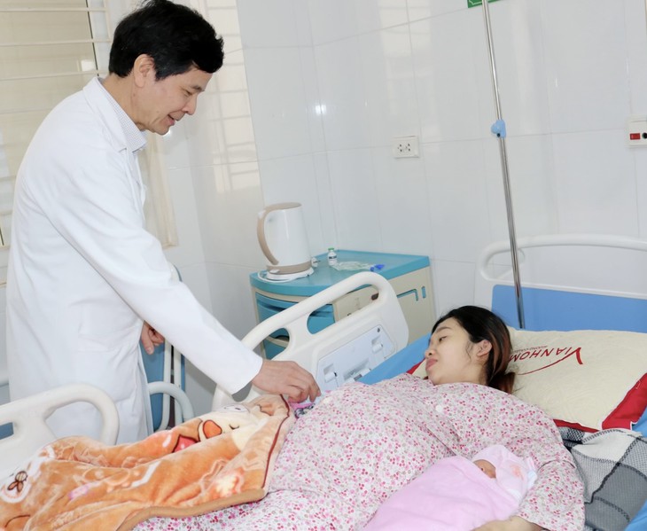 Truyền 3 đơn vị khối hồng cầu và 2 đơn vị huyết tương giữ lại tử cung cho sản phụ - Ảnh 1. Truyền 3 đơn vị khối hồng cầu và 2 đơn vị huyết tương giữ lại tử cung cho sản phụ - Ảnh 1.