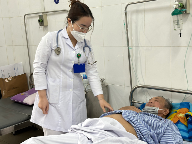 Tự ý dừng thuốc điều trị, người đàn ông bùng phát bệnh nấm phổi - Ảnh 1.