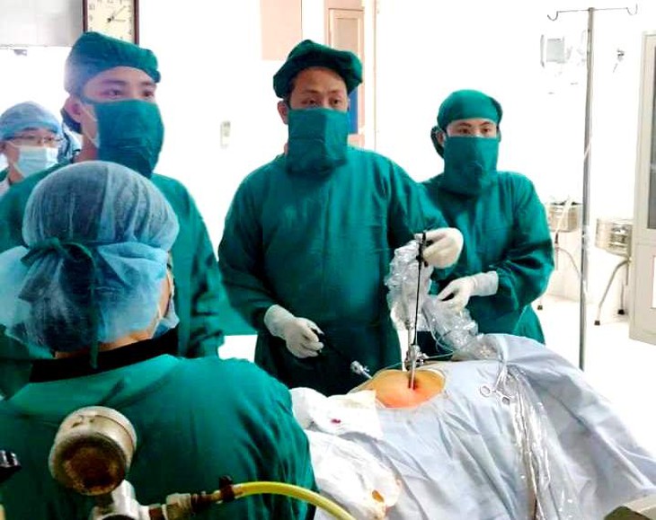 Nỗ lực phẫu thuật bệnh nhân viêm ruột thừa cấp có phủ tạng đảo ngược - Ảnh 1.
