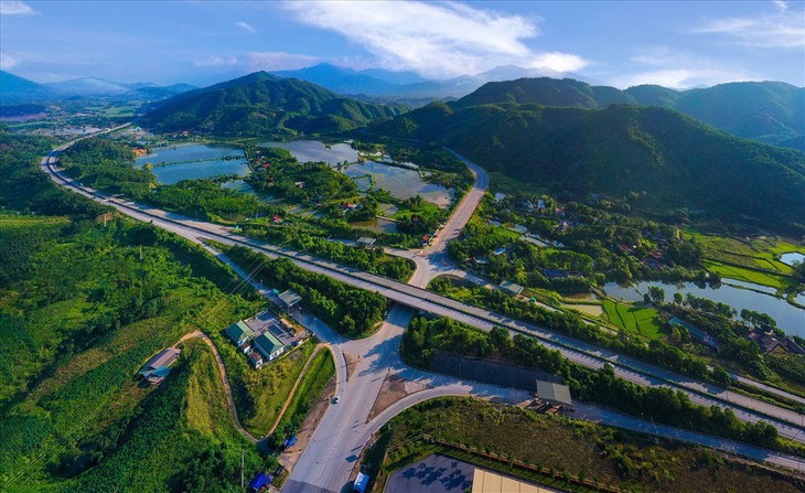 Dự kiến đầu tư hơn 8.000 tỷ để mở rộng cao tốc Nội Bài - Lào Cai - Ảnh 2.