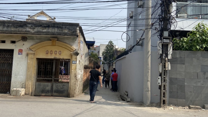 Tạm giữ gã đàn ông khoan tường để nhìn trộm phòng tắm nhà hàng xóm - Ảnh 1. Tạm giữ gã đàn ông khoan tường để nhìn trộm phòng tắm nhà hàng xóm - Ảnh 1.