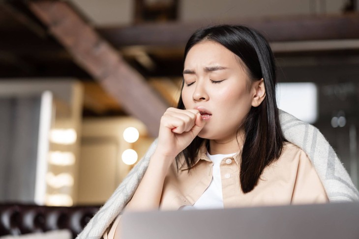 Ngứa họng, ho khan là triệu chứng của bệnh gì?- Ảnh 1.
