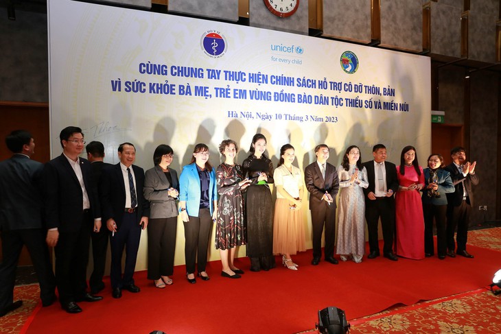 Cô đỡ thôn bản nâng cao chất lượng chăm sóc sức khỏe bà mẹ trẻ em vùng núi - Ảnh 8.
