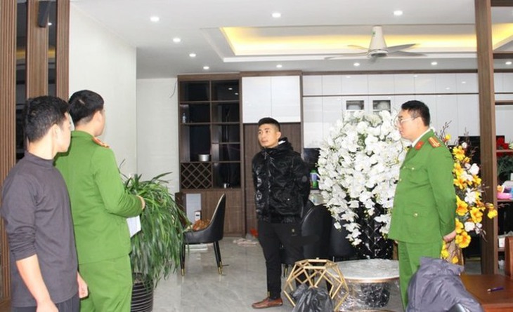 Thông tin mới vụ nhóm đối tượng liều lĩnh mang xe tải vào nhà dân trộm cắp tài sản - Ảnh 2. Thông tin mới vụ nhóm đối tượng liều lĩnh mang xe tải vào nhà dân trộm cắp tài sản - Ảnh 2.