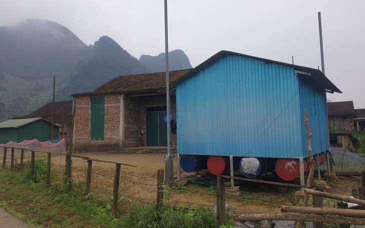 Dân vùng "rốn lũ" mong khơi thông hang thoát nước để lũ không dâng lên tận nóc nhà