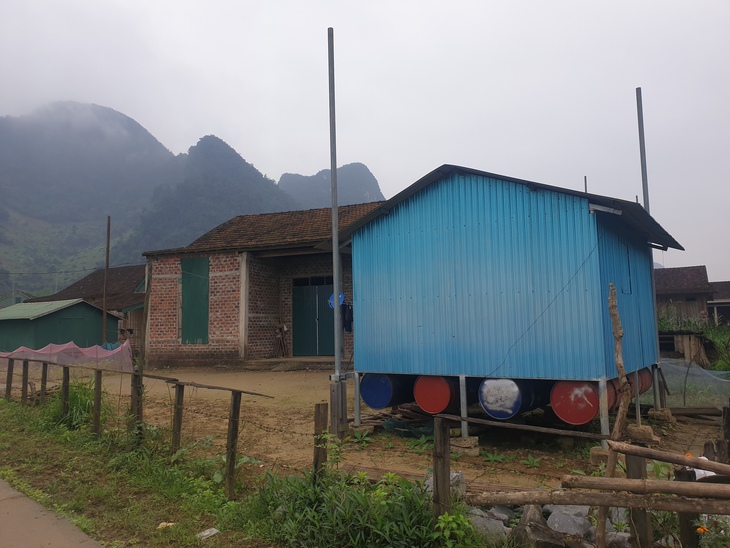 Người dân vùng "rốn lũ" mong khơi thông hang thoát nước để lũ không dâng lên tận nóc nhà - Ảnh 2.