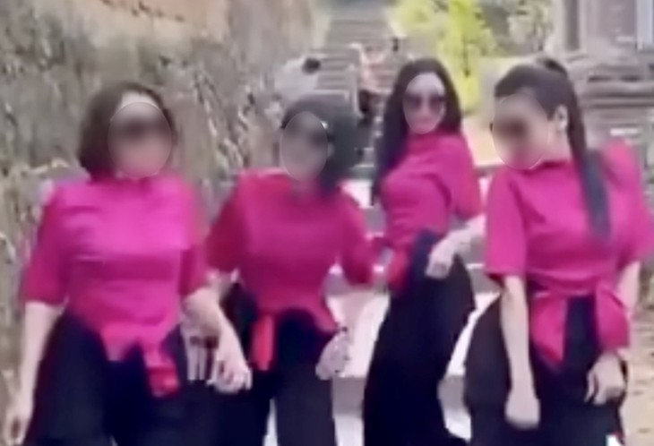 Xử phạt nhóm phụ nữ nhảy uốn éo, đăng clip tại chùa Bổ Đà - Ảnh 1.