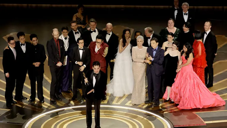 Everything Everywhere, All Quiet thống trị Oscars 2023 - Ảnh 1. Everything Everywhere, All Quiet thống trị Oscars 2023 - Ảnh 1.