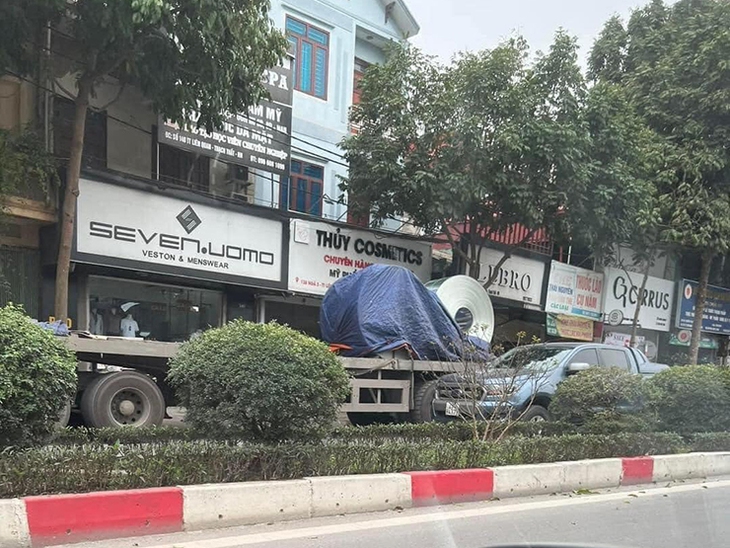 Tài xế container chở thép cuộn rơi xuống đường gây tai nạn bị xử lý thế nào? - Ảnh 3. Tài xế container chở thép cuộn rơi xuống đường gây tai nạn bị xử lý thế nào? - Ảnh 3.