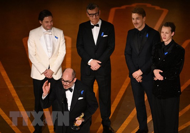 Everything Everywhere, All Quiet thống trị Oscars 2023 - Ảnh 3. Everything Everywhere, All Quiet thống trị Oscars 2023 - Ảnh 3.