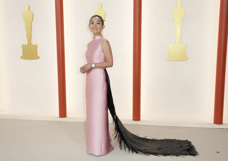 Oscar 2023: Hồng Châu trượt nữ diễn viên phụ, Quan Kế Huy khóc bên tượng vàng - Ảnh 3.