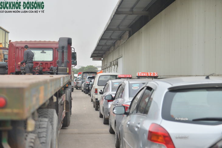 Các trạm đăng kiểm vẫn ùn ứ, Bộ GTVT đề nghị Bộ Quốc phòng hỗ trợ - Ảnh 1. Các trạm đăng kiểm vẫn ùn ứ, Bộ GTVT đề nghị Bộ Quốc phòng hỗ trợ - Ảnh 1.