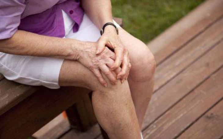 Đau đầu gối, khó cử động,… thận trọng với viêm khớp gối