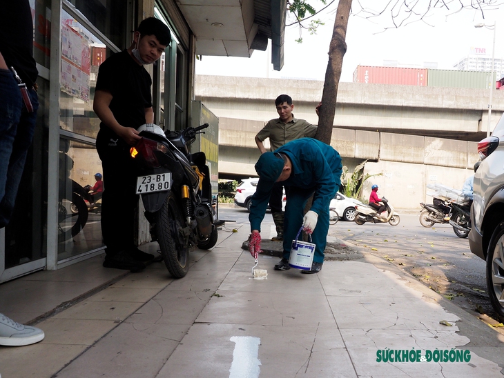 Có vạch kẻ giành cho người đi bộ, học sinh vẫn phải xuống lòng đường đến trường - Ảnh 11. Có vạch kẻ giành cho người đi bộ, học sinh vẫn phải xuống lòng đường đến trường - Ảnh 11.
