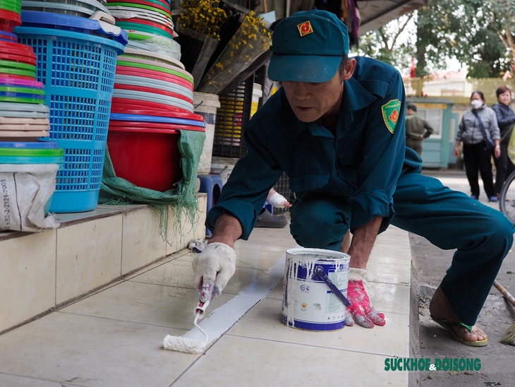 Có vạch kẻ giành cho người đi bộ, học sinh vẫn phải xuống lòng đường đến trường - Ảnh 13. Có vạch kẻ giành cho người đi bộ, học sinh vẫn phải xuống lòng đường đến trường - Ảnh 13.