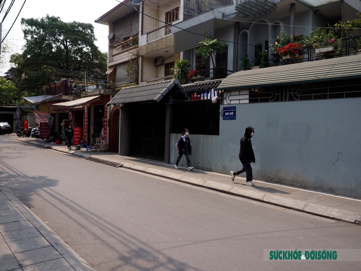 Có vạch kẻ giành cho người đi bộ, học sinh vẫn phải xuống lòng đường đến trường - Ảnh 18. Có vạch kẻ giành cho người đi bộ, học sinh vẫn phải xuống lòng đường đến trường - Ảnh 18.