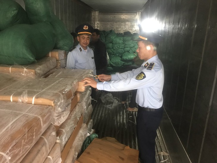 Tiếp tục phát hiện gần 10 tấn thịt trâu "bẩn" trên đường đưa đi tiêu thụ - Ảnh 2.