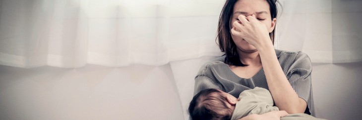 Phải làm gì để ngăn chặn những bi kịch xót lòng do trầm cảm sau sinh? - Ảnh 1.