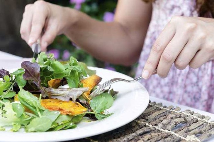 3 triệu chứng nổi bật của hội chứng tiền kinh nguyệt và cách giảm khó chịu  - Ảnh 6.