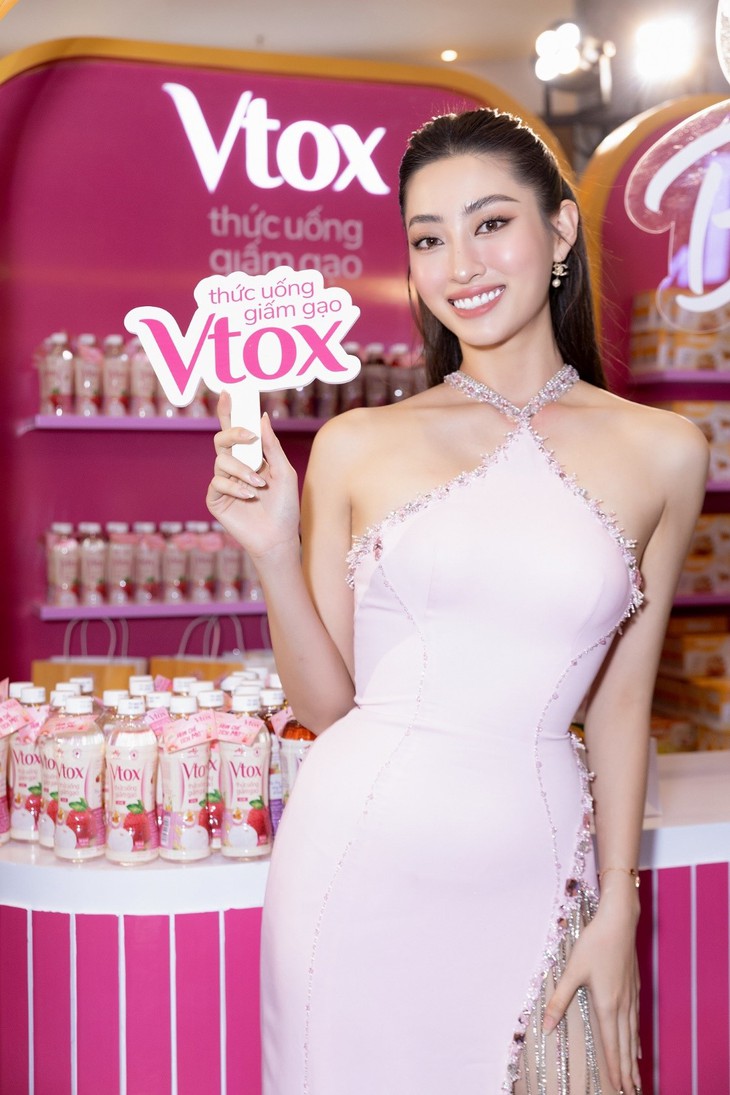 Giới trẻ đổ xô checkin tại sự kiện "Uống Cực Chill, Fill Cảm Xúc" cùng hoa hậu Lương Thùy Linh - Ảnh 3. Giới trẻ đổ xô checkin tại sự kiện "Uống Cực Chill, Fill Cảm Xúc" cùng hoa hậu Lương Thùy Linh - Ảnh 3.