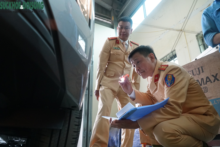 Gần 5.000 xe ô tô được đăng kiểm trong những ngày đầu CSGT tham gia hỗ trợ - Ảnh 1.