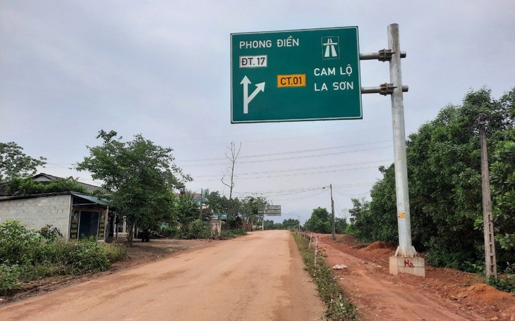 Giải quyết vướng mắc để người dân bàn giao mặt bằng thi công nhánh nút giao cao tốc