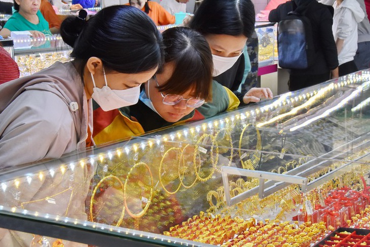Giá vàng hôm nay (ngày 15/3): Quay đầu giảm mạnh - Ảnh 1.