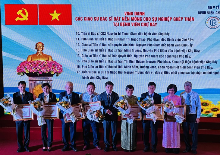 Bệnh viện Chợ Rẫy kỷ niệm 30 năm từ ca ghép thận đầu tiên - Ảnh 1.
