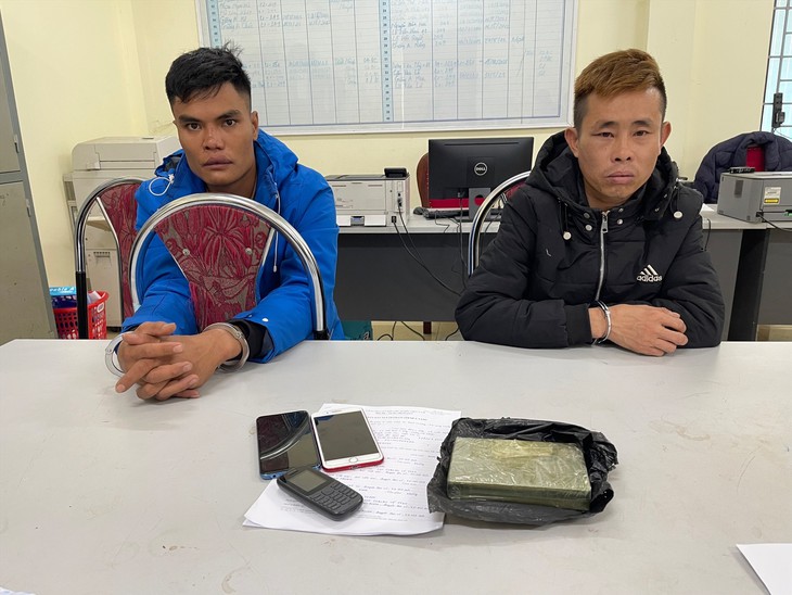 Bắt nhóm đối tượng từ Hà Nội lên Sơn La vận chuyển 1 bánh heroin - Ảnh 1.