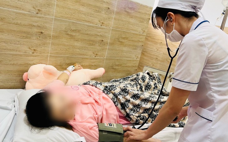 Sản phụ đờ tử cung, băng huyết sau sinh thoát cửa tử vẫn bảo tồn được chức năng sinh sản