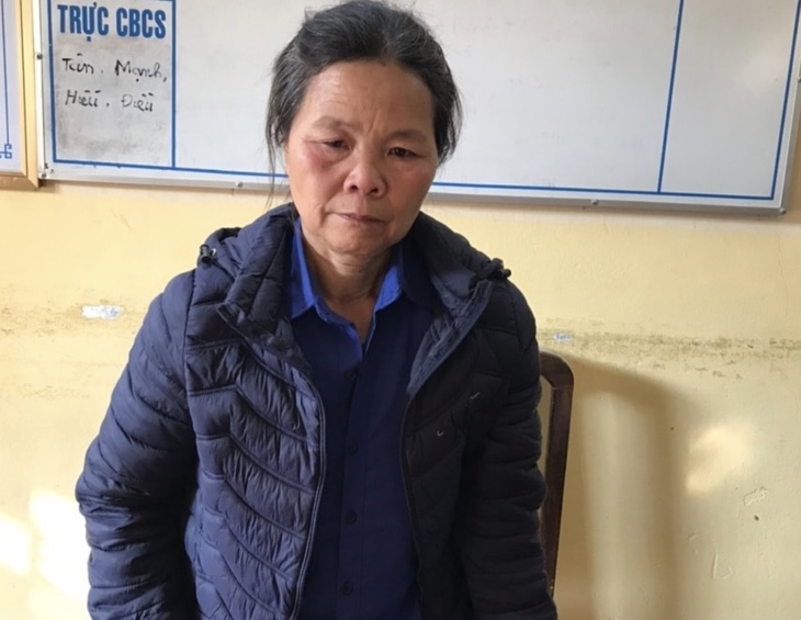 Người phụ nữ trồng hơn 200 cây thuốc phiện trong vườn nhà - Ảnh 1.