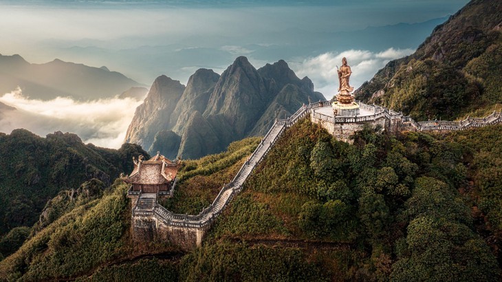 Đỉnh thiêng Fansipan, một đại diện vẻ đẹp Việt trên "trường đua" nhiếp ảnh quốc tế - Ảnh 2. Đỉnh thiêng Fansipan, một đại diện vẻ đẹp Việt trên "trường đua" nhiếp ảnh quốc tế - Ảnh 2.