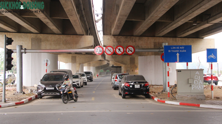 Cầu vòm thép vượt hồ đầu tiên ở Hà Nội "vắng hoe", bị sử dụng sai mục đích - Ảnh 15.